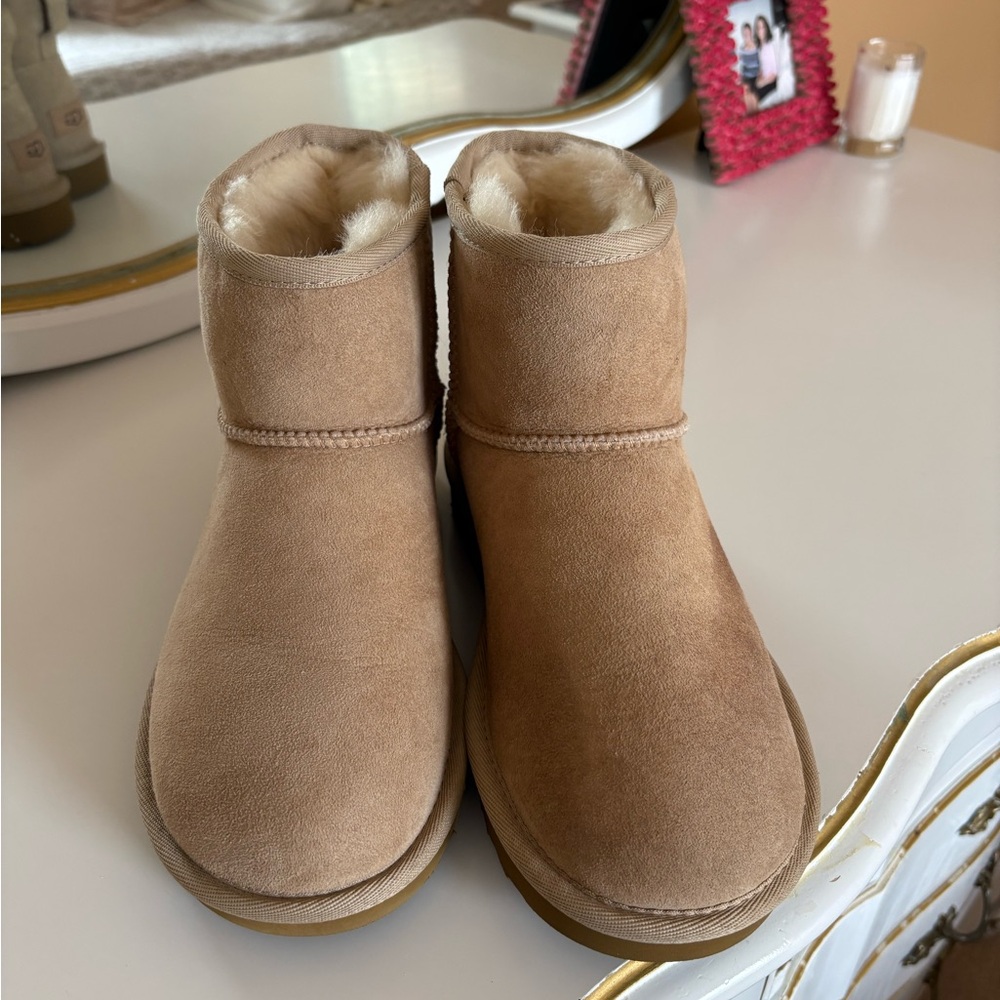 UGG Classic Mini II - Picture 5 of 5